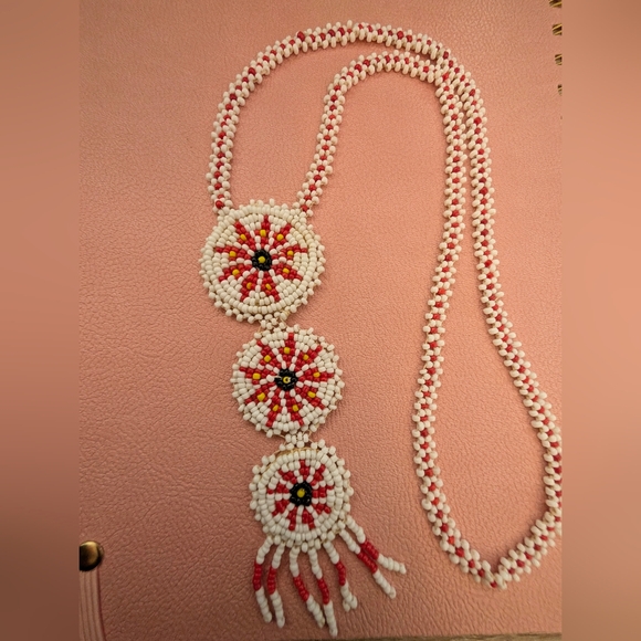Native American seed bead three medallion necklace - Red and White - Picture 3 of 4